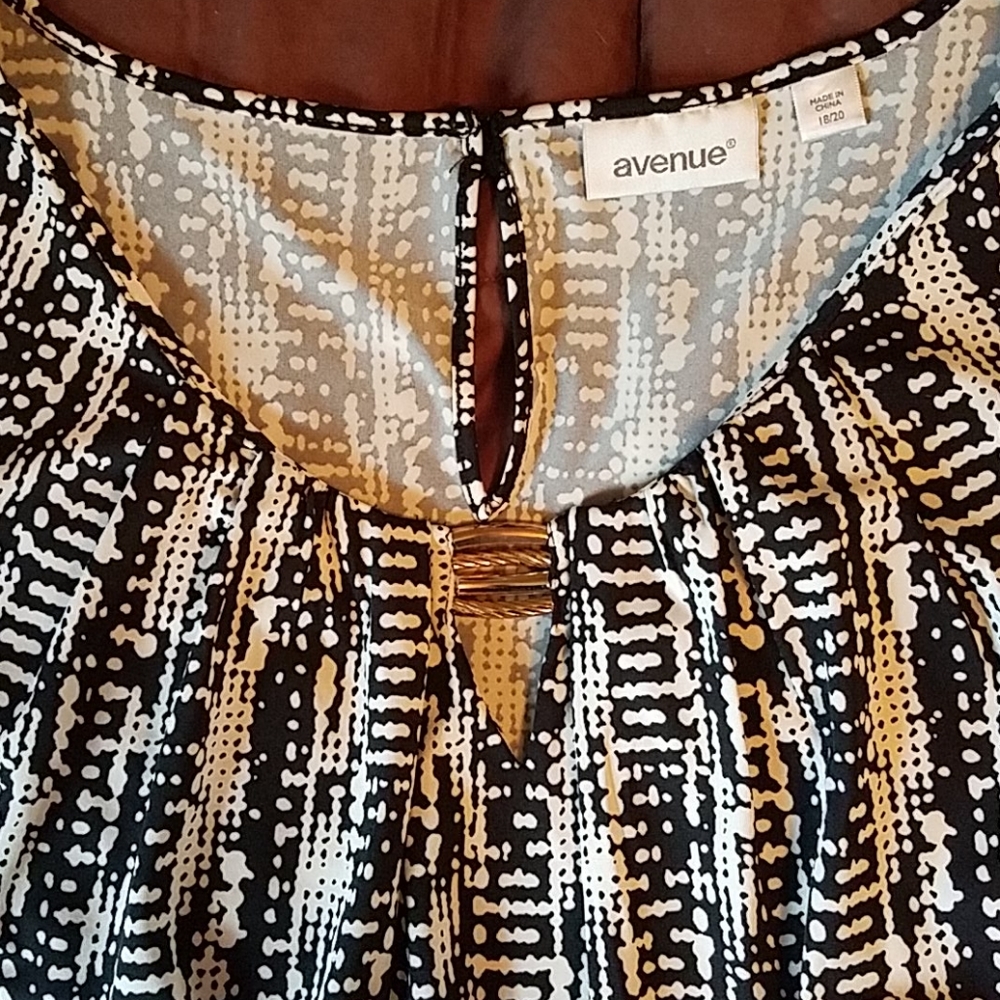 Black & White Tank - Picture 4 of 4